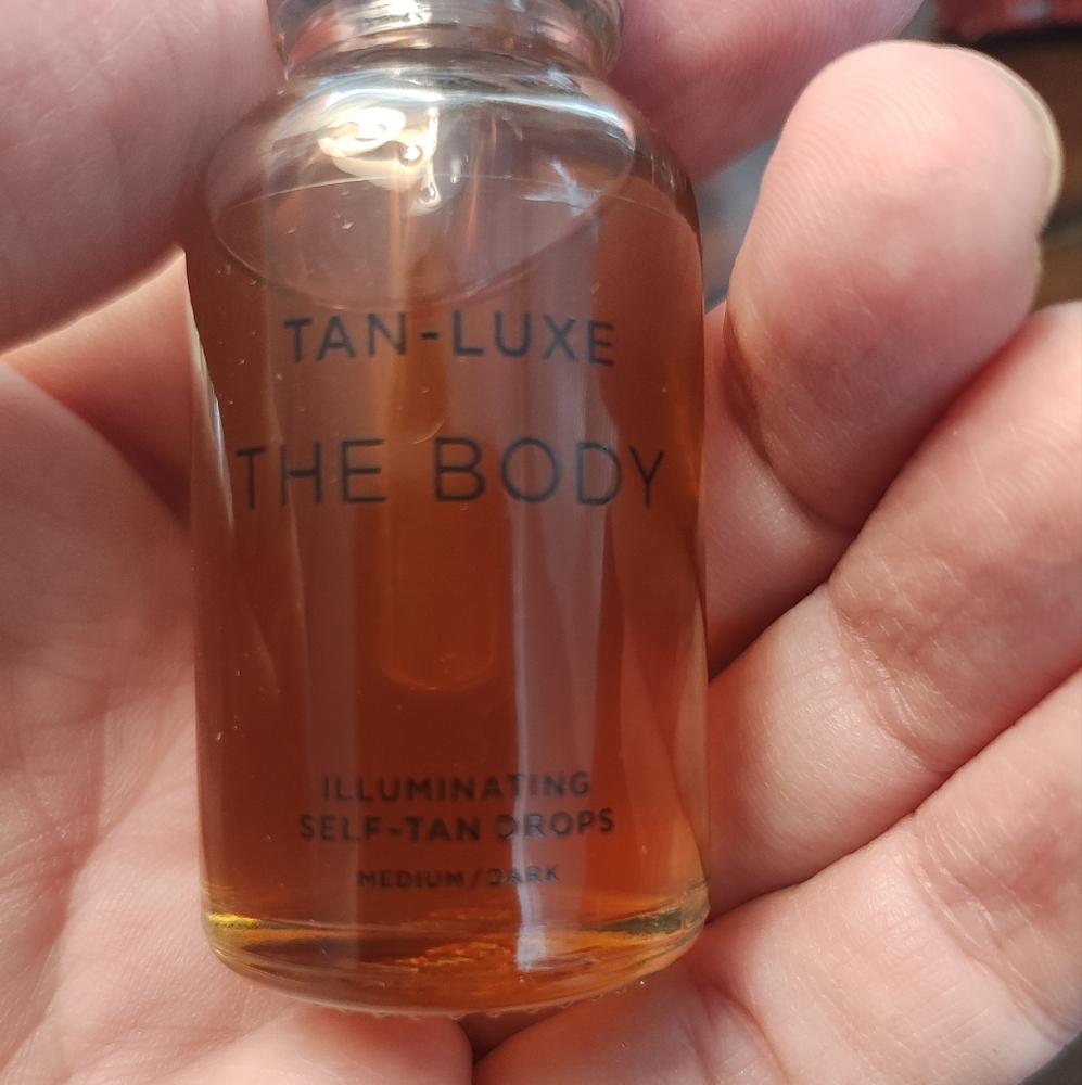 The Body Illuminating Self-Tan Drops - Picture 2 of 3